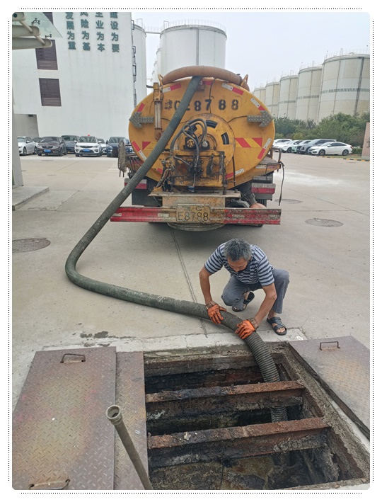 张金镇隔油池清掏